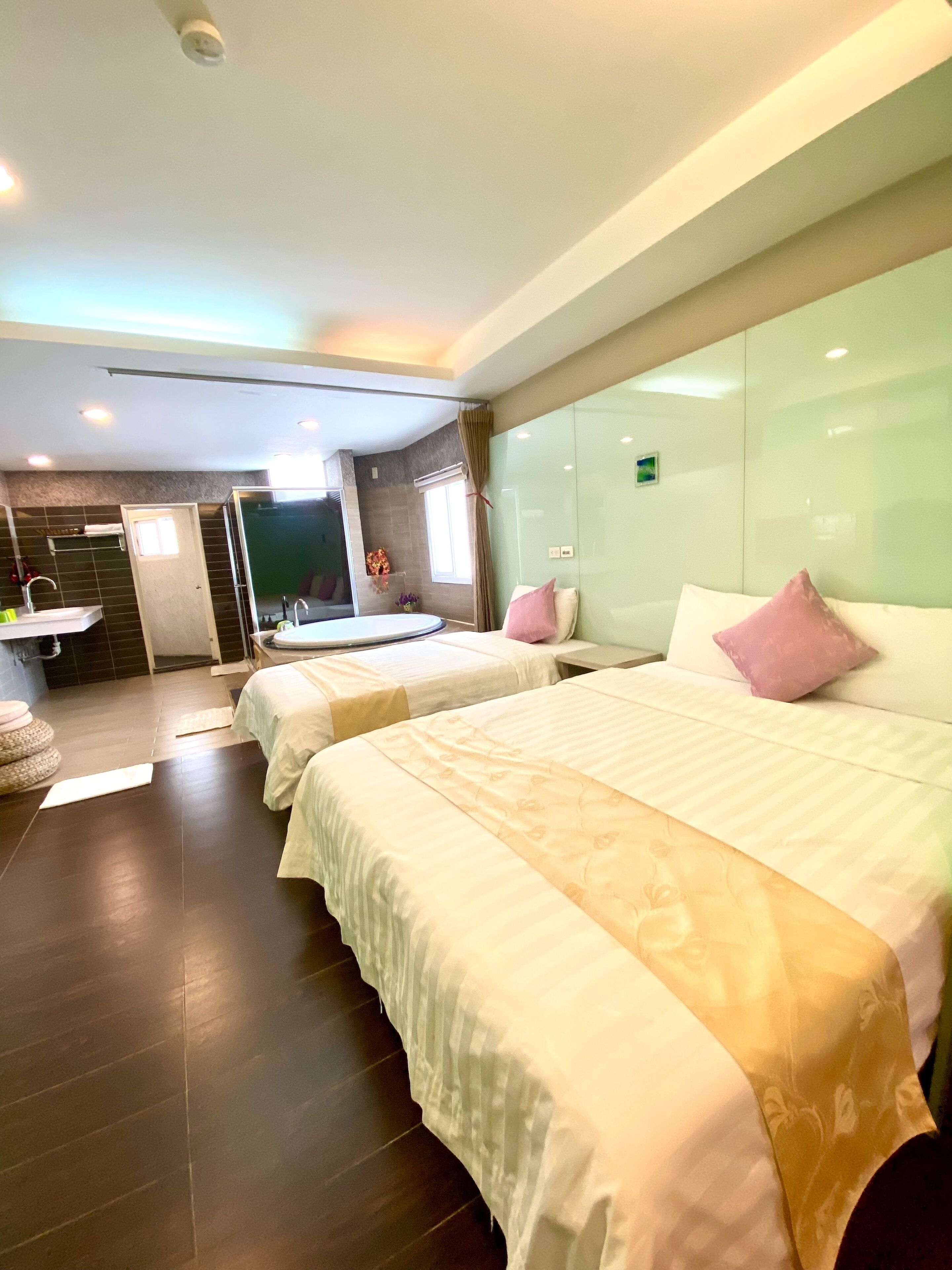 VIP 3人房 | 1 多间卧室、遮光窗帘、免费 WiFi、床单