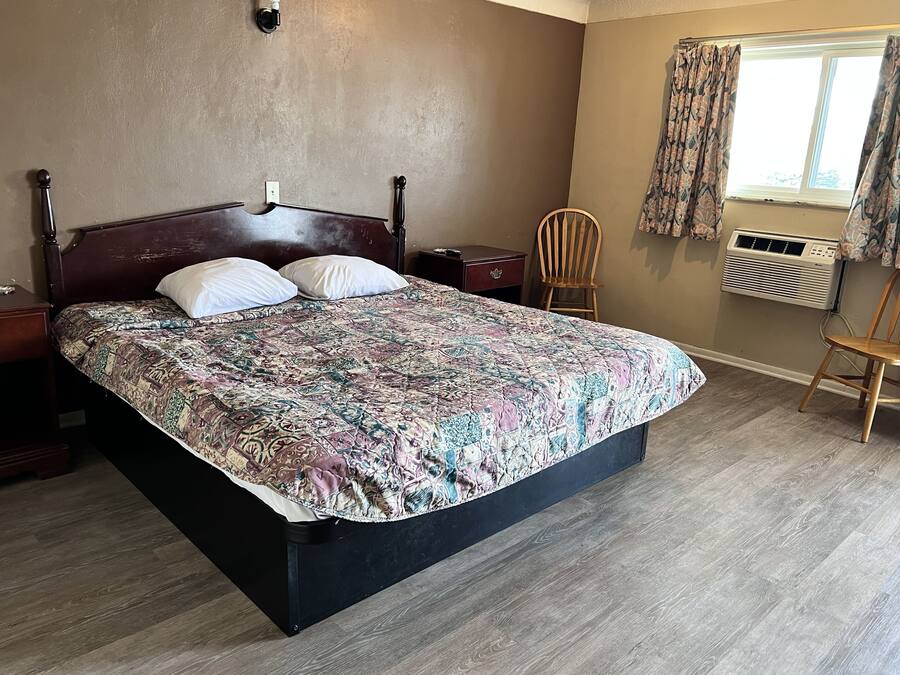 Standard Room, 1 King Bed