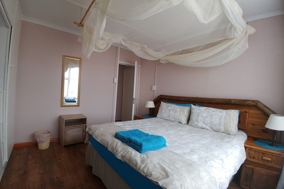Familien-Doppel- oder -Zweibettzimmer, 2 Schlafzimmer | 1 Schlafzimmer, individuell dekoriert, individuell eingerichtet