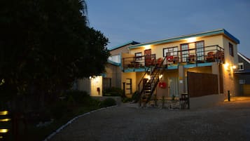 Façade de lâhĂ©bergement - soirĂ©e/nuit