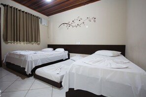 Quadruple Room | Minibar, desk, free WiFi - Divino Canto Pousada (Olimpia)