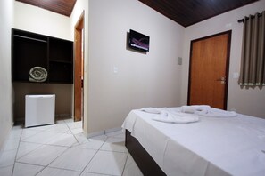 Double Room | Minibar, desk, free WiFi - Divino Canto Pousada (Olimpia)