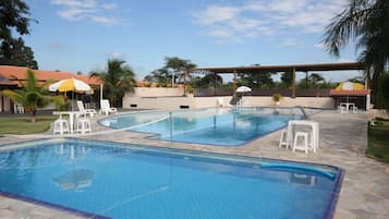 6 outdoor pools, pool umbrellas, sun loungers