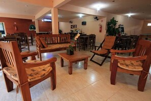 Lobby sitting area - Divino Canto Pousada (Olimpia)