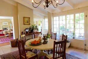 Family House | Dining - Darling Villa (Cape Town)