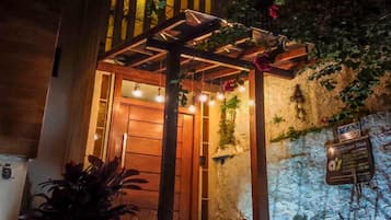 Façade de l’hébergement - soirée/nuit