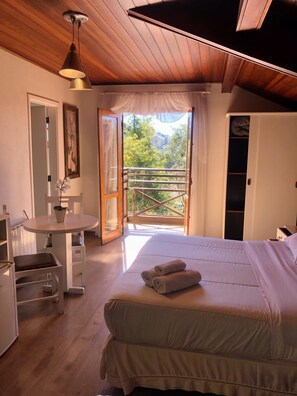 Tomannsrom – comfort | Minibar, skrivebord, wi-fi (inkludert) og sengetøy