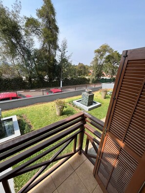 Minibar, skrivebord, wi-fi (inkludert) og sengetøy