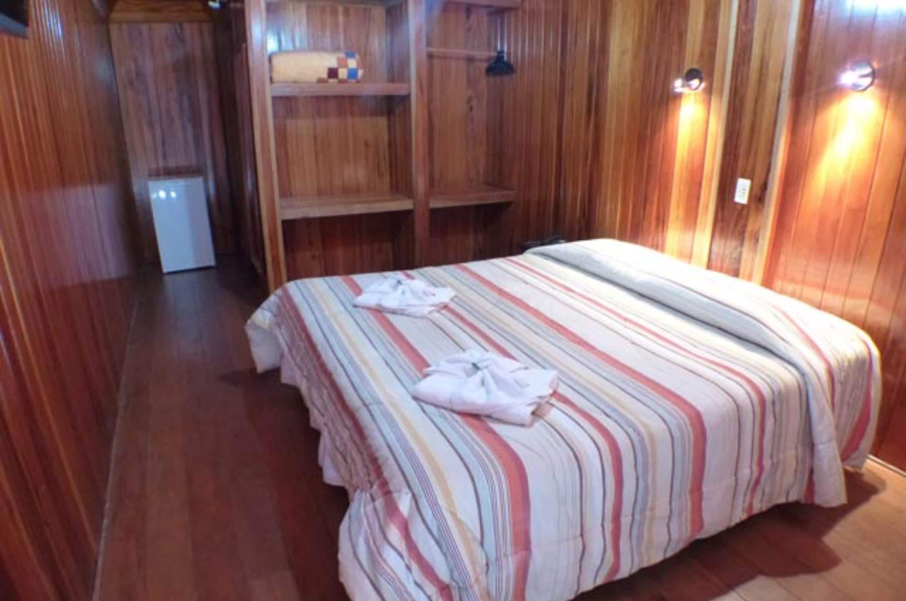 Apartamento Casal | Minibar, free WiFi, bed sheets