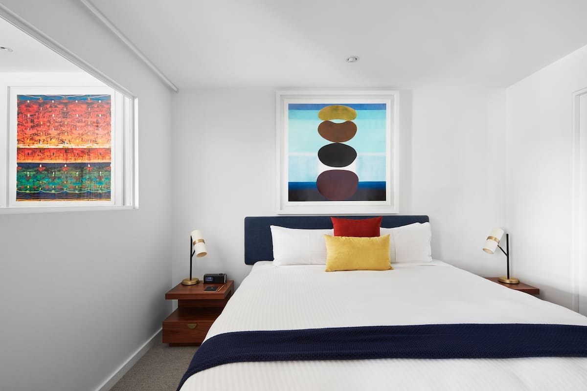 Egyptian cotton sheets, premium bedding, pillow-top beds, minibar