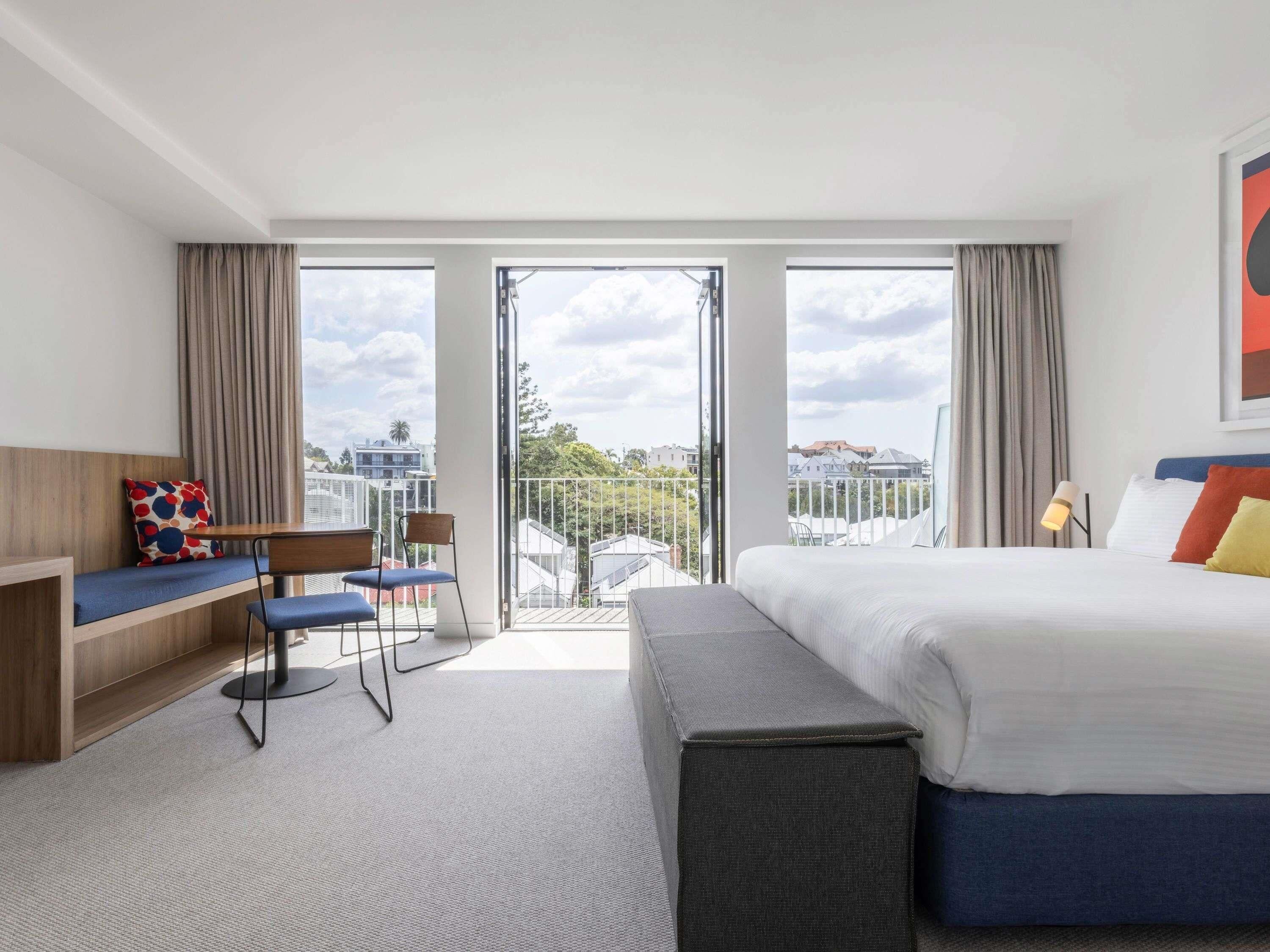 Delxue Studio Suite | 埃及棉床单、高档床上用品、加厚床垫、迷你吧