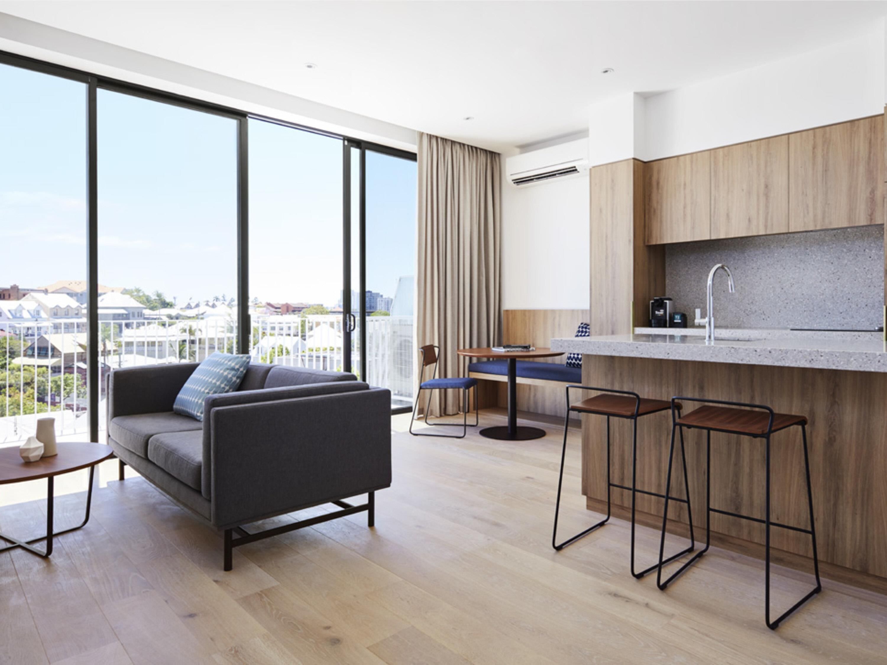 Two Bedroom 1 Bathroom | 埃及棉床单、高档床上用品、加厚床垫、迷你吧