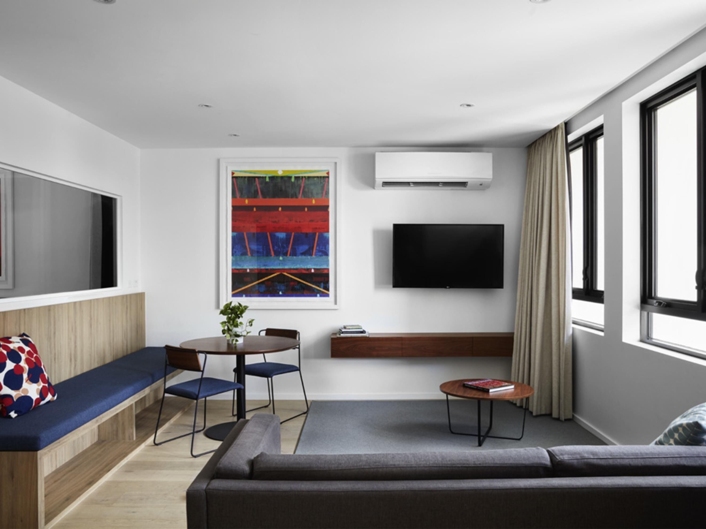 Two Bedroom 2 Bathroom | 埃及棉床单、高档床上用品、加厚床垫、迷你吧