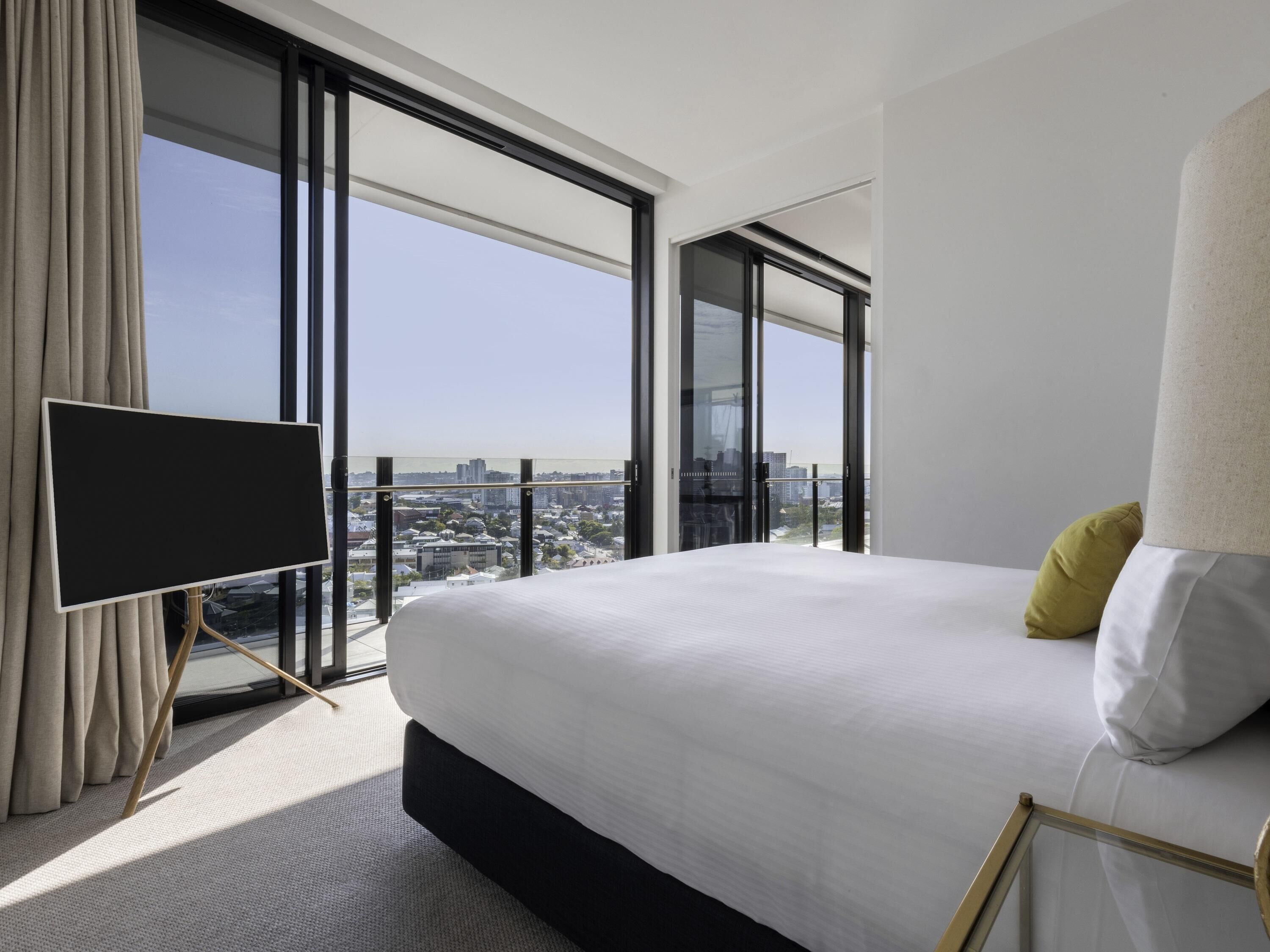 Egyptian cotton sheets, premium bedding, pillowtop beds, minibar