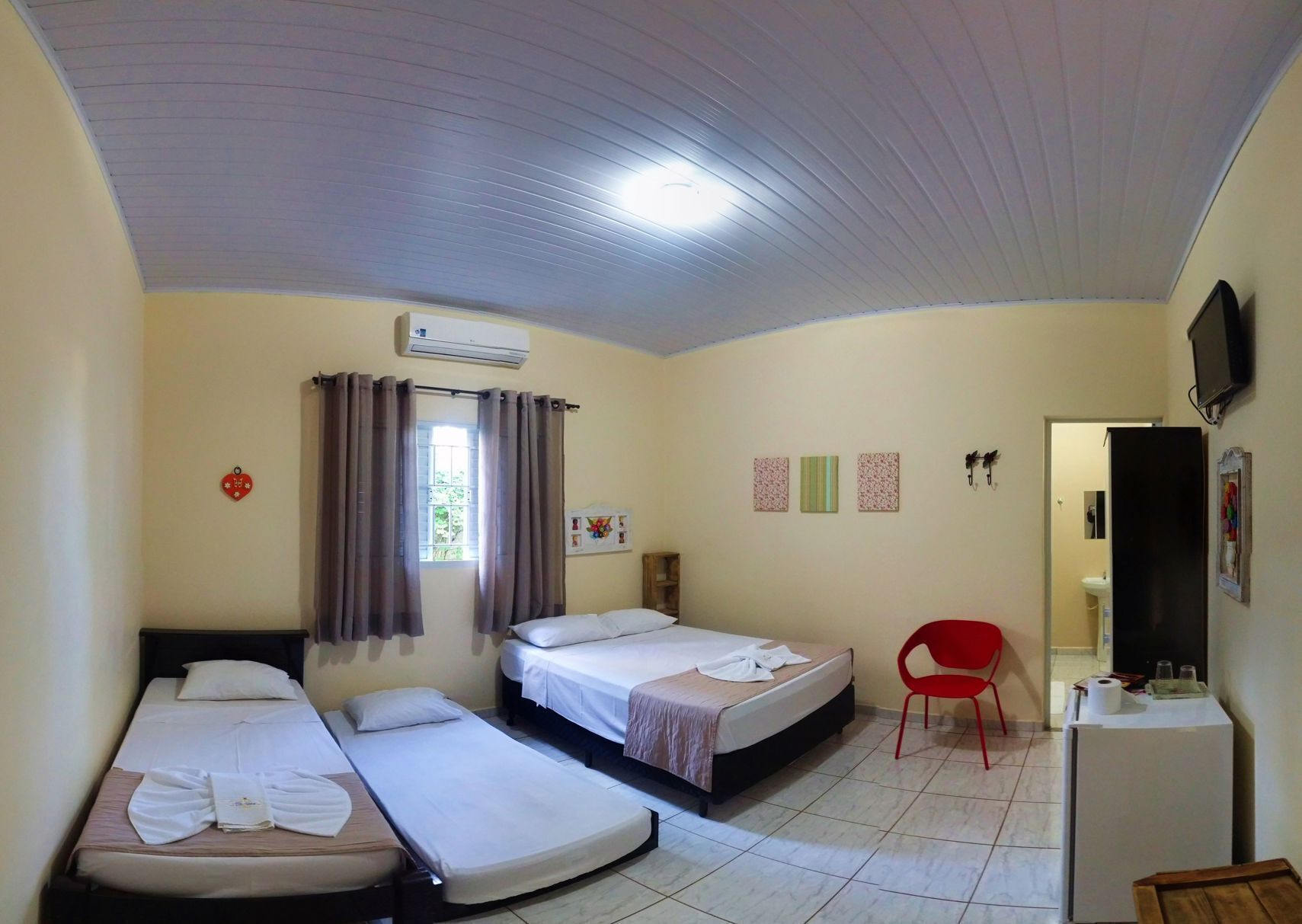 เครื่องนอนระดับพรีเมียม, มินิบาร์, ห้องพักตกแต่งอย่างมีเอกลักษณ์