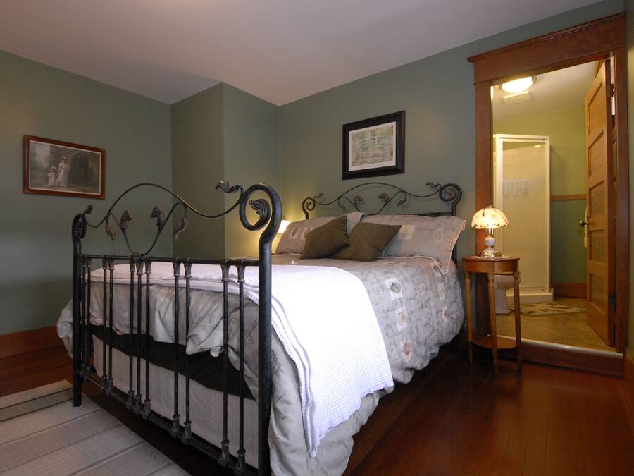 Habitación, 1 cama de matrimonio | Ropa de cama de alta calidad y tabla de planchar con plancha