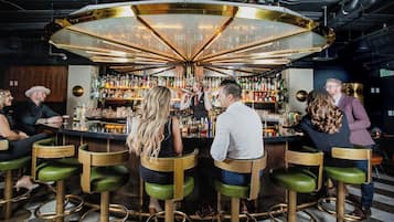 2 restaurants, breakfast, lunch, dinner served; Asian cuisine