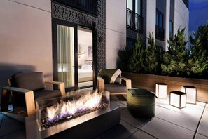 Premium bedding, pillow-top beds, in-room safe, individually decorated - Halcyon, a hotel in Cherry Creek, Denver (Denver)
