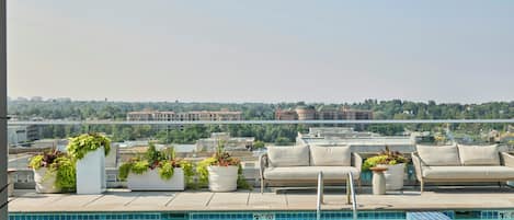 Outdoor pool, pool cabanas (surcharge), pool loungers