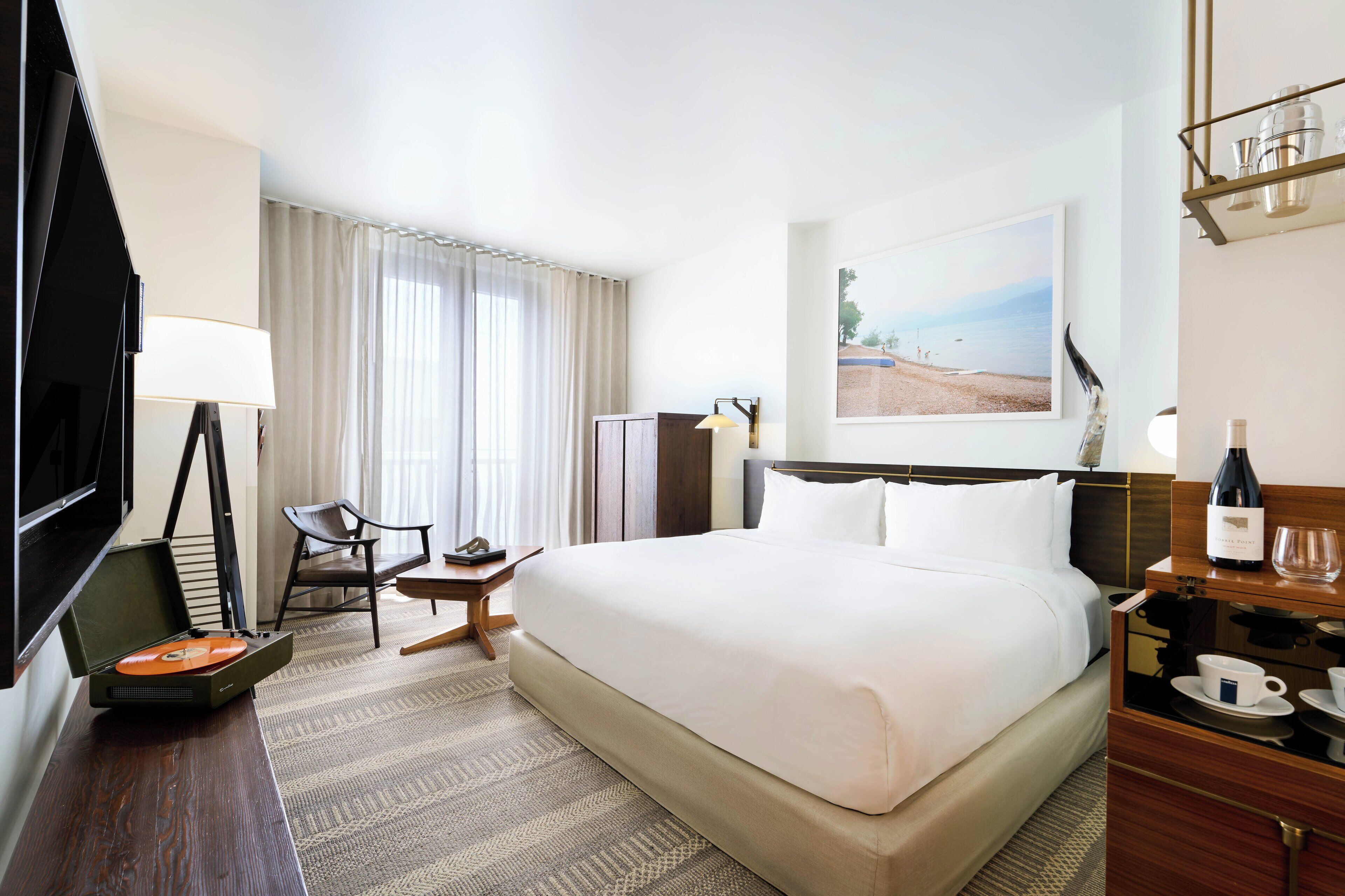 Executive Suite, 1 Bedroom | Premium bedding, pillow-top beds, in-room safe, individually decorated
