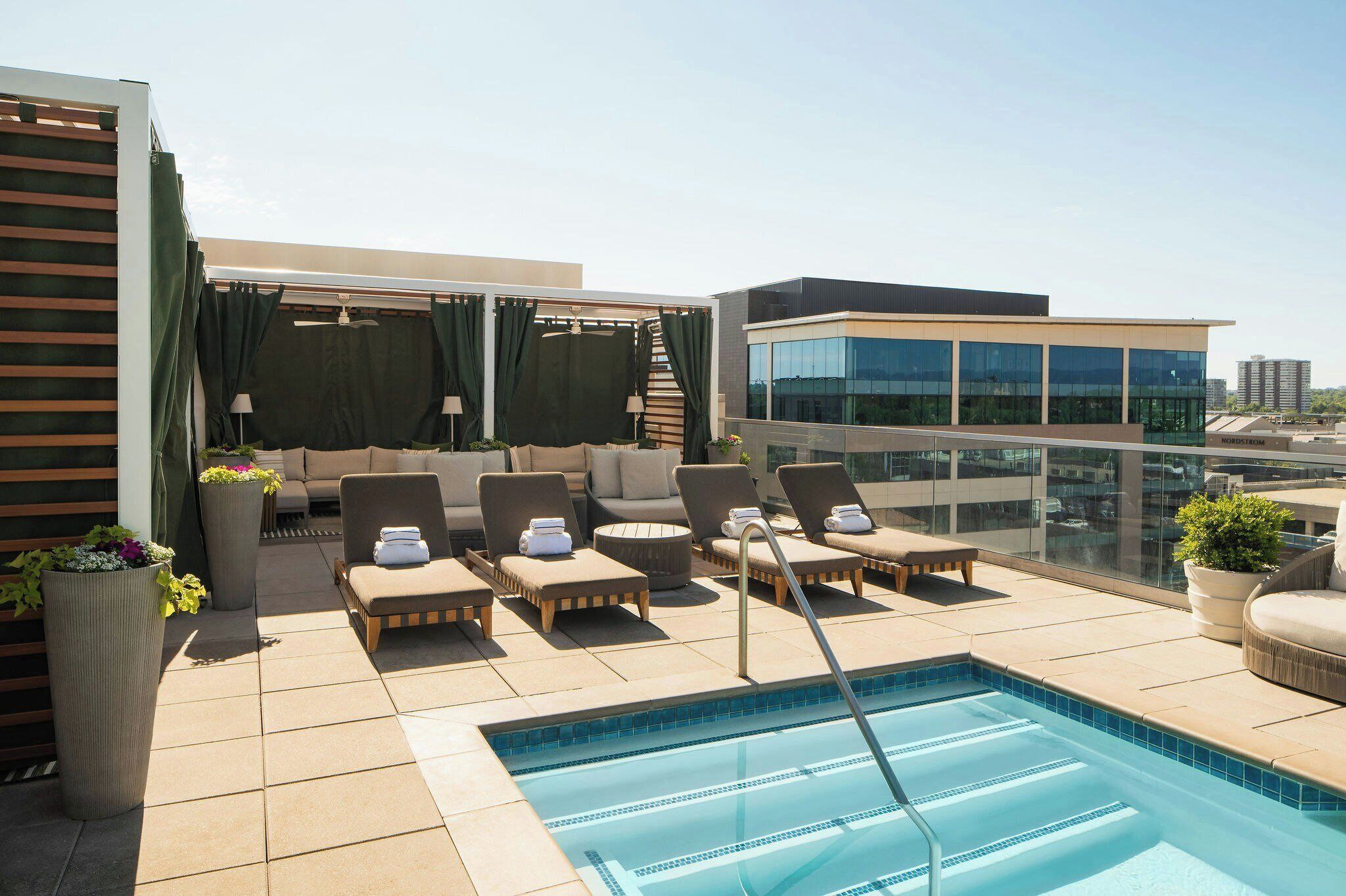 Outdoor pool, pool cabanas (surcharge), pool loungers