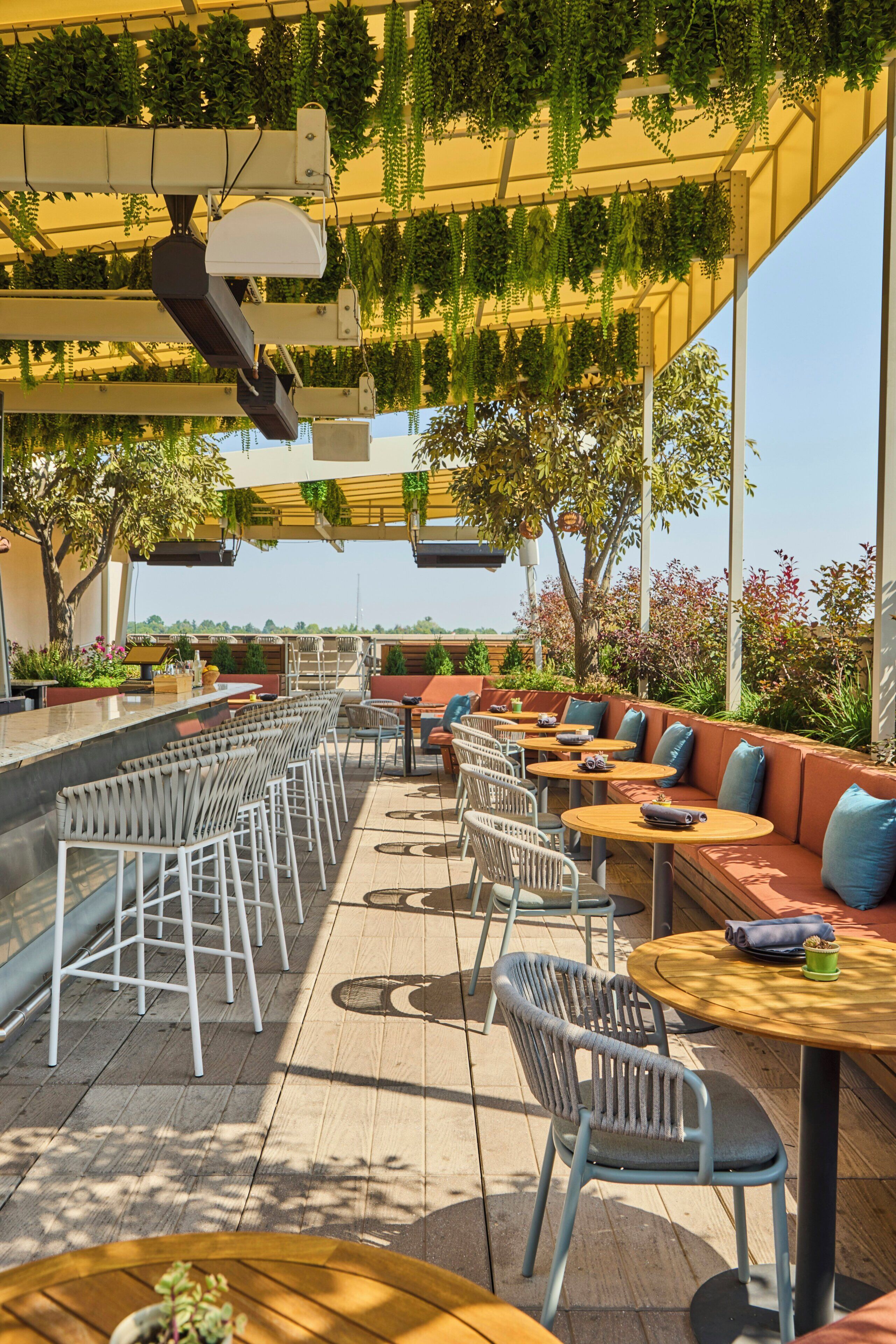 2 restaurants; breakfast, lunch, dinner, and brunch served
