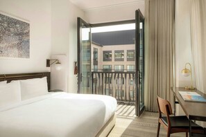 Junior Suite | Premium bedding, pillowtop beds, in-room safe, individually decorated