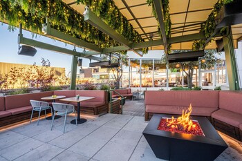 2 restaurants, breakfast, lunch, dinner served; Asian cuisine at Halcyon - a hotel in Cherry Creek