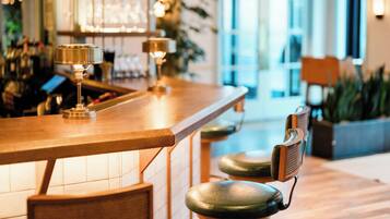 2 Restaurants, Frühstück, Mittagessen, Abendessen, asiatische Küche