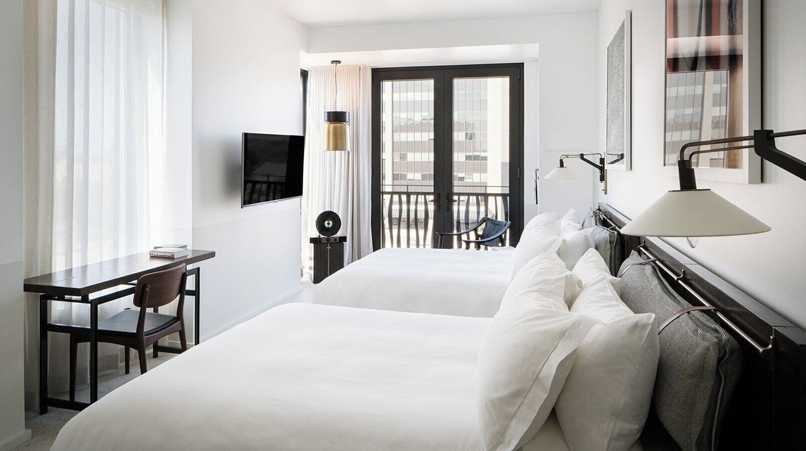 Chambre, 2 grands lits, en angle