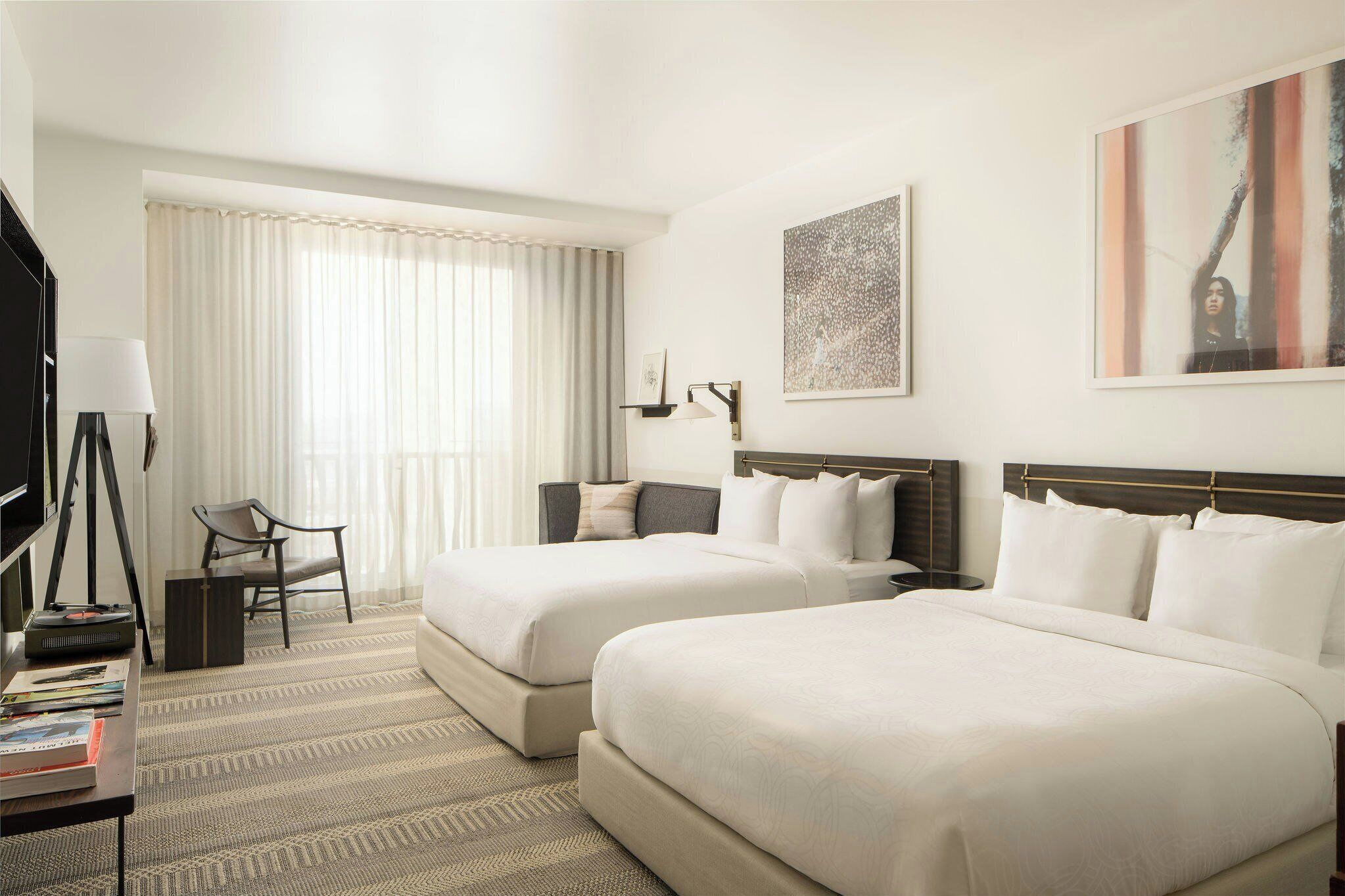 Room, 2 Queen Beds, Corner