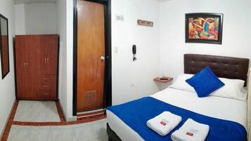Double Room | Desk, laptop workspace, free WiFi, bed sheets