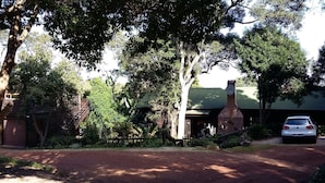 Property grounds - Treehouse Cottage (The Crags)