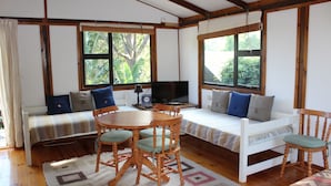 Living area - Treehouse Cottage (The Crags)