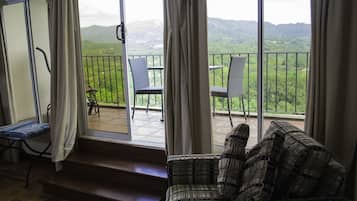 Habitación Deluxe doble, 1 cama de matrimonio, vistas a la montaña | Balcón