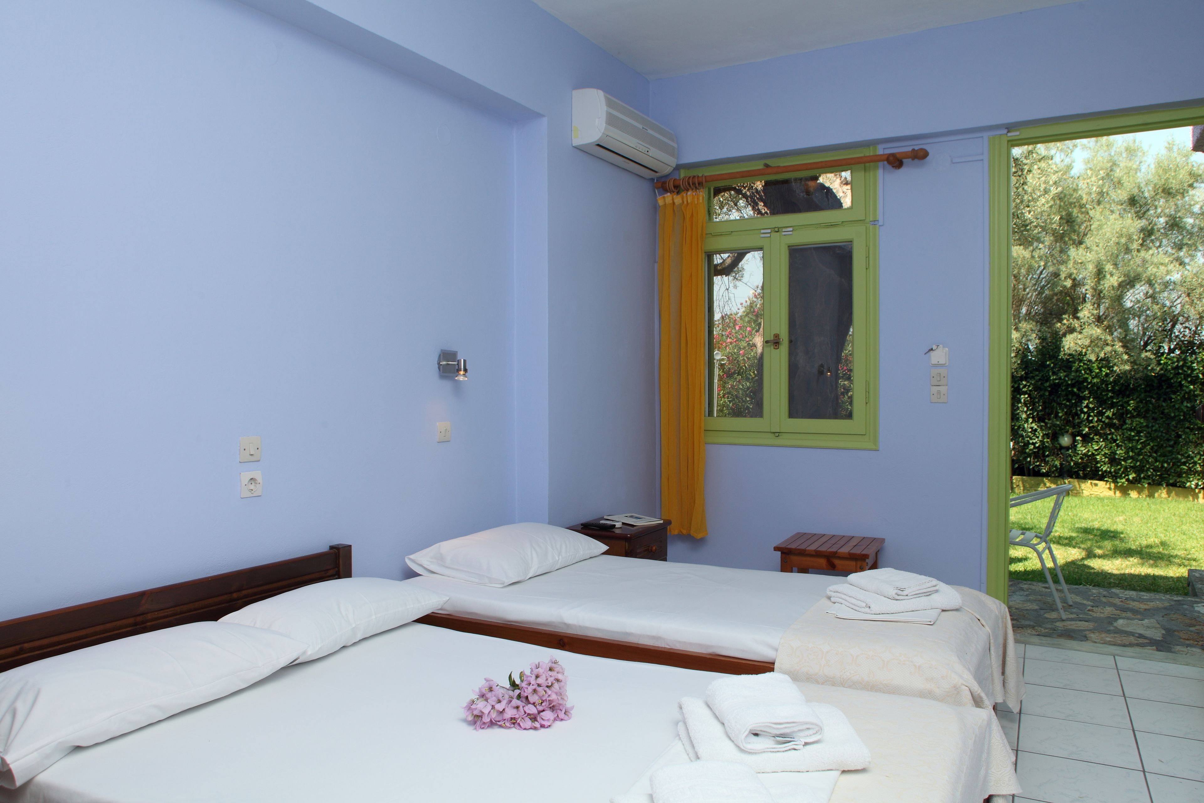 standard studio (2 adults) | iron/ironing board, free cots/infant beds, rollaway beds, free wifi