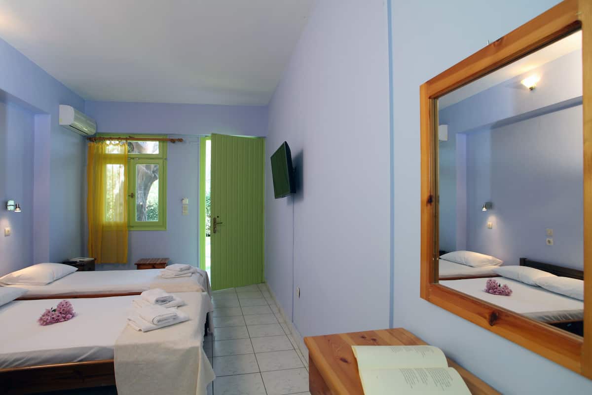 standard studio (2 adults) | iron/ironing board, free cots/infant beds, rollaway beds, free wifi