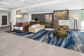 Lobby - Fairfield Inn & Suites by Marriott Edmonton North (Edmonton)