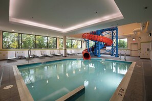 Indoor pool - Fairfield Inn & Suites by Marriott Edmonton North (Edmonton)