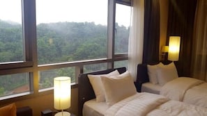 Roupas de cama premium, edredons de pluma, cofres nos quartos