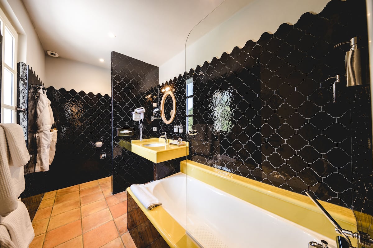 deluxe room | bathroom | free toiletries, hair dryer, bathrobes, slippers