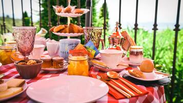 Petit déjeuner buffet servi tous les jours en supplément