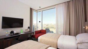 Minibar, in-room safe, desk, laptop workspace - Holiday Inn Algiers - Cheraga Tower by IHG (Algiers)