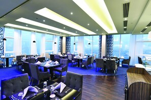 2 restaurants, lunch, dinner, brunch served; international cuisine