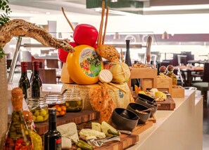 Buffet - Rosh Rayhaan by Rotana (Riyadh)