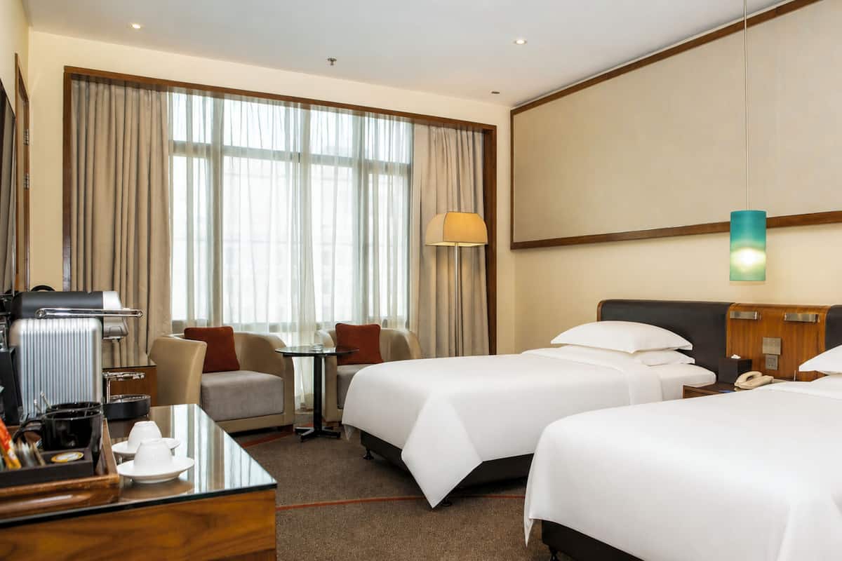 Standard Room, 2 Twin Beds, Smoking | Minibar, in-room safe, desk, laptop workspace