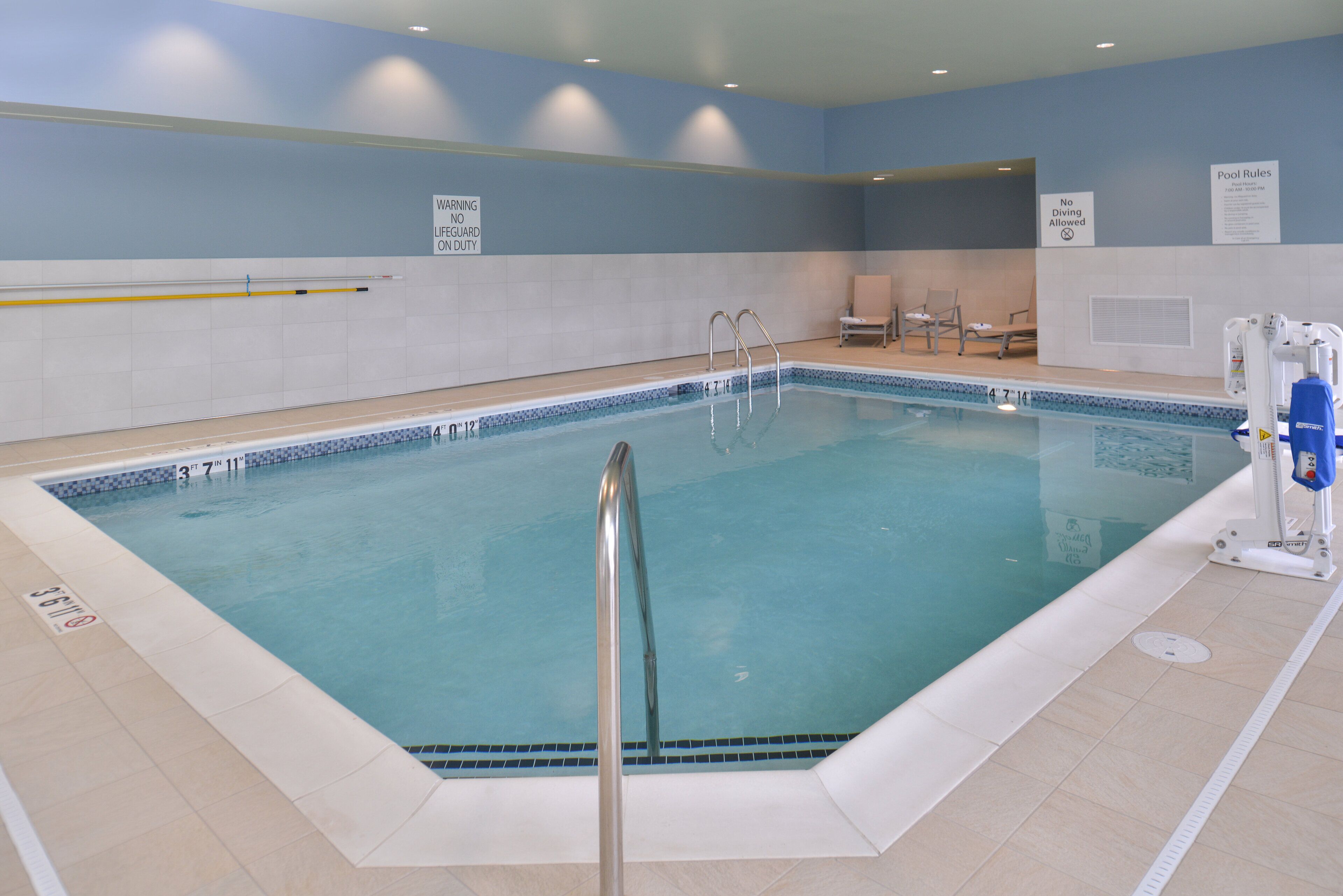 indoor pool, open 7:00 am to 10:00 pm, pool loungers