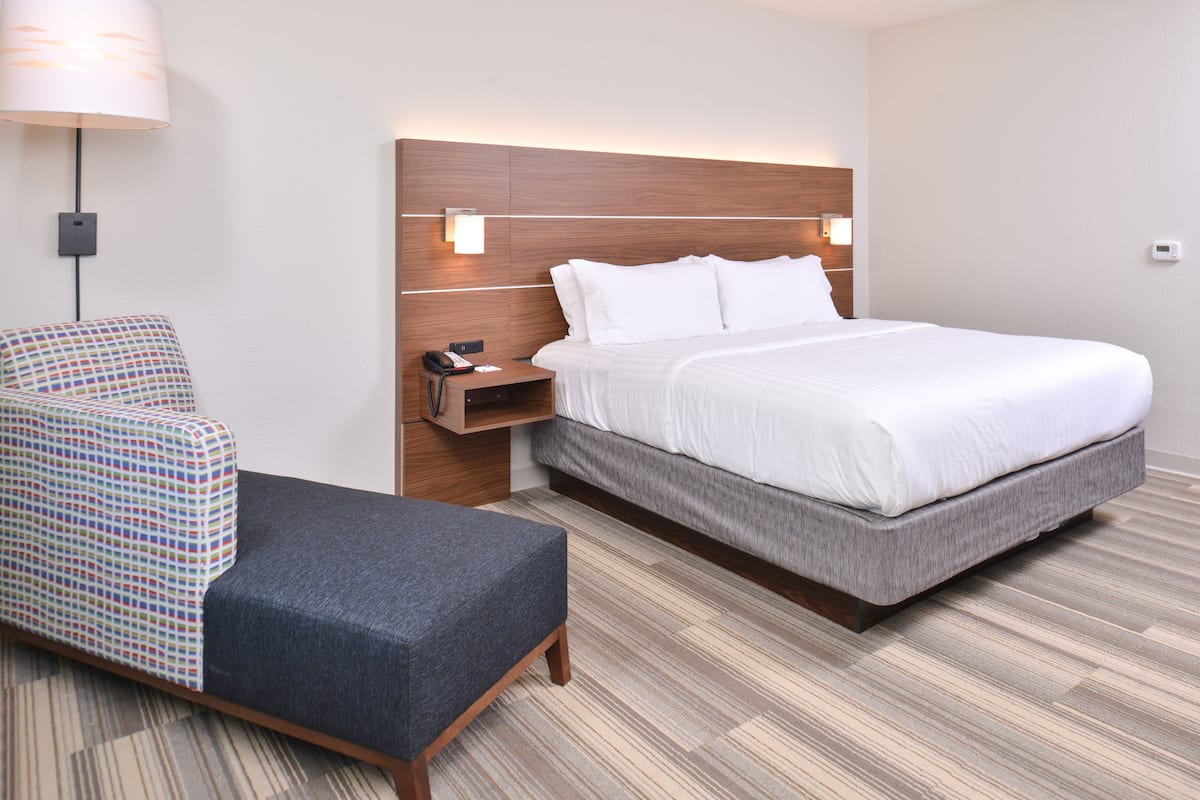 In-room safe, individually furnished, desk, laptop workspace