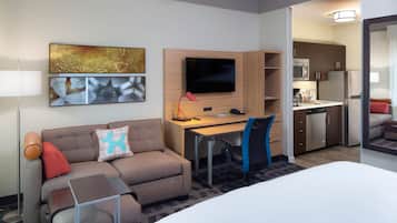 Studio, 1 King Bed with Sofa bed | Desk, laptop workspace, soundproofing, iron/ironing board