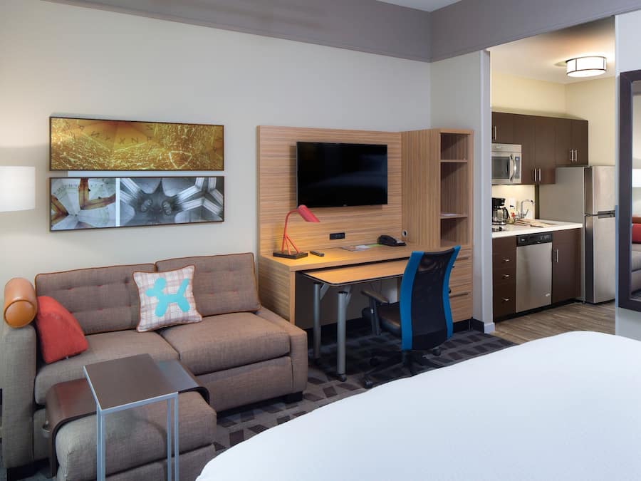 Studio, 1 King Bed with Sofa bed | Desk, laptop workspace, soundproofing, iron/ironing board